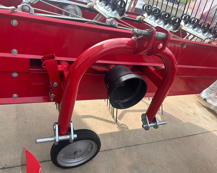 Attacco a 3 punti su ranghinatore T220 semi-nuovo per trattori